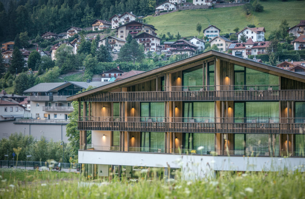 Hotelbau in St. Ulrich in Gröden. Baufirma Schweigkofler aus Südtirol.